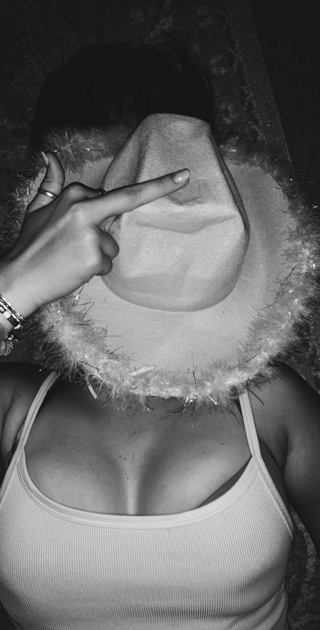 EmmieLou profile image