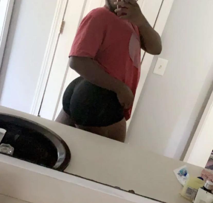 twitter - @brazilianbussy_ profile image