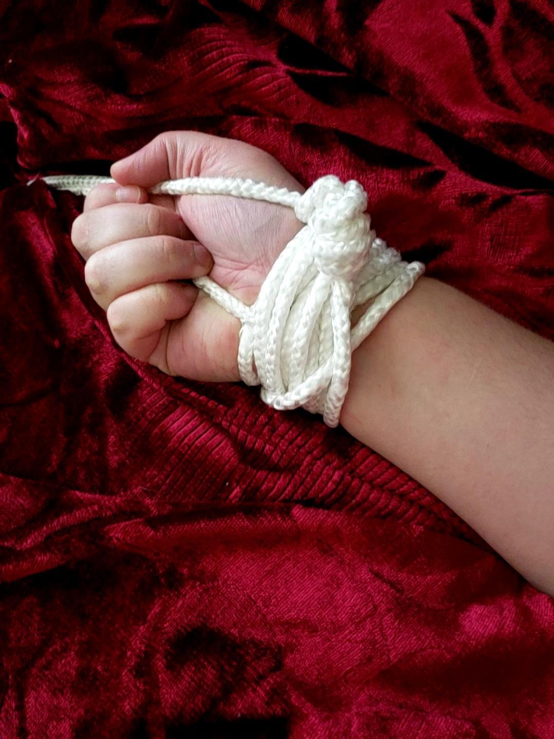 AnnaRose profile image