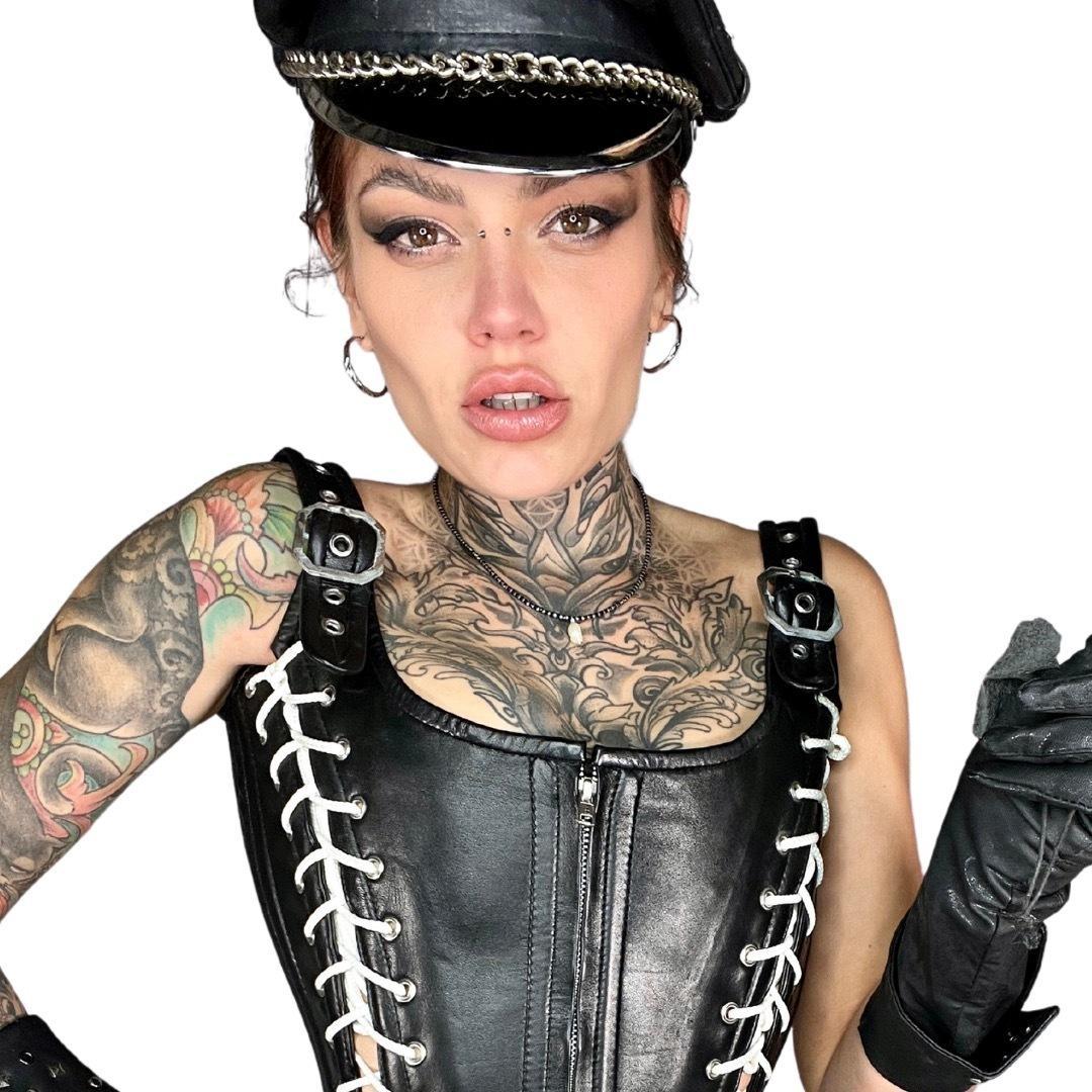 Mistress Nikky  | Dominant French profile image