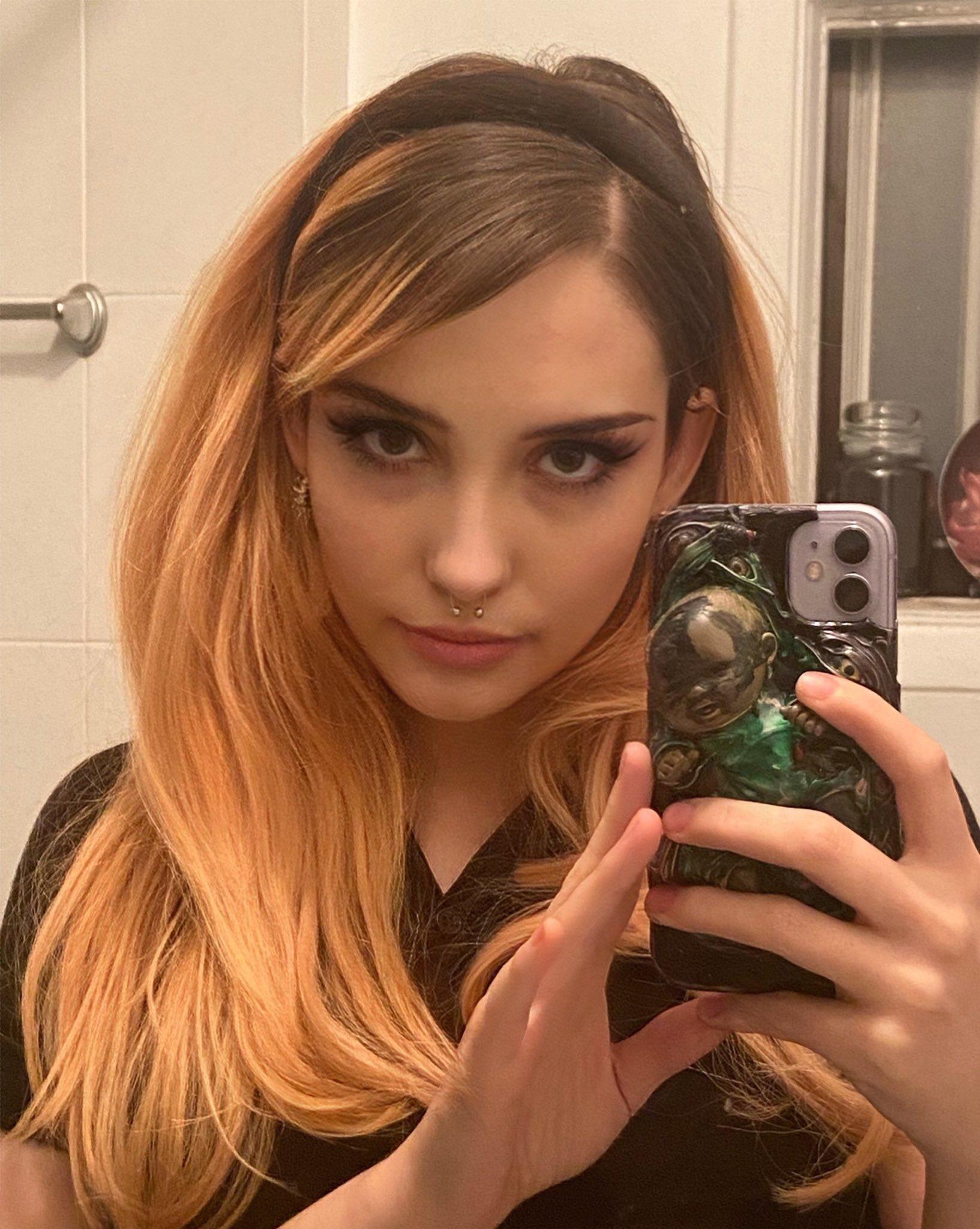 King Suzy profile image