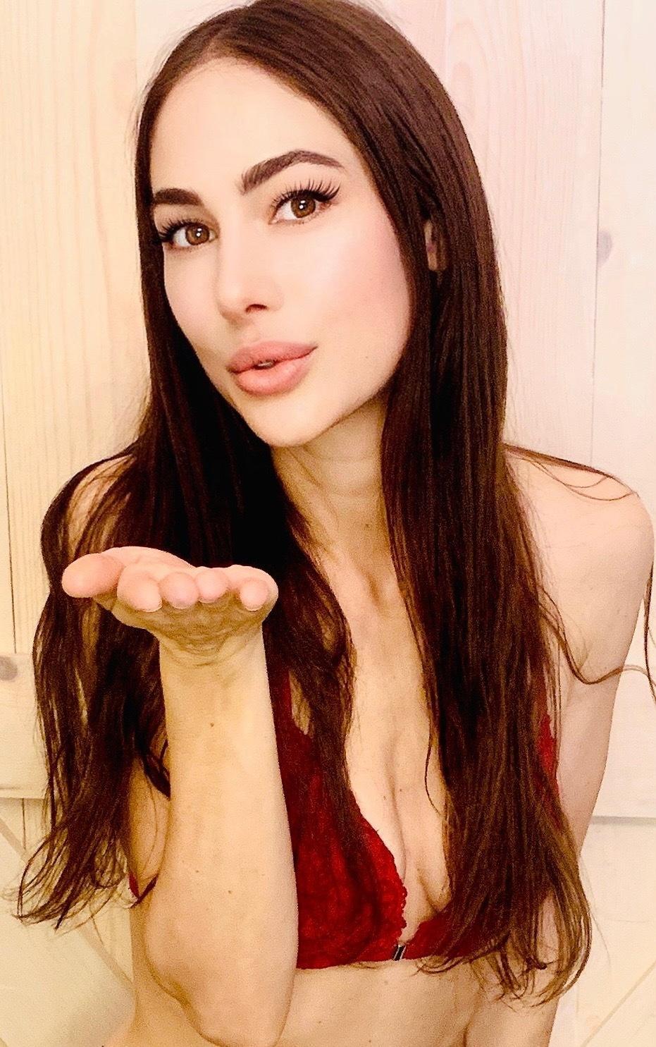 Katie “Kustoms🎥 & Live Snaps📱” Kummins profile image