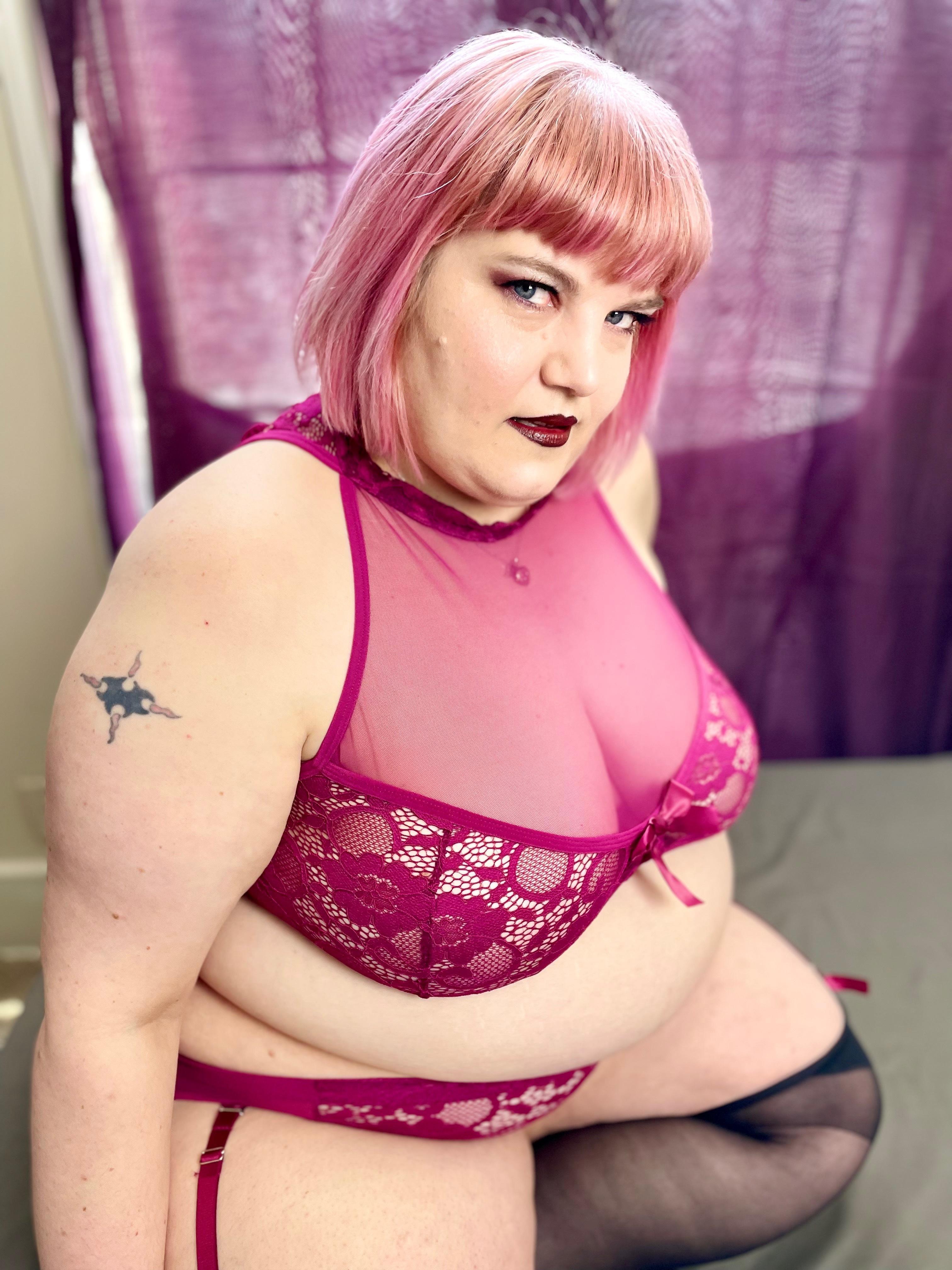 CurvyScarlette-free profile image