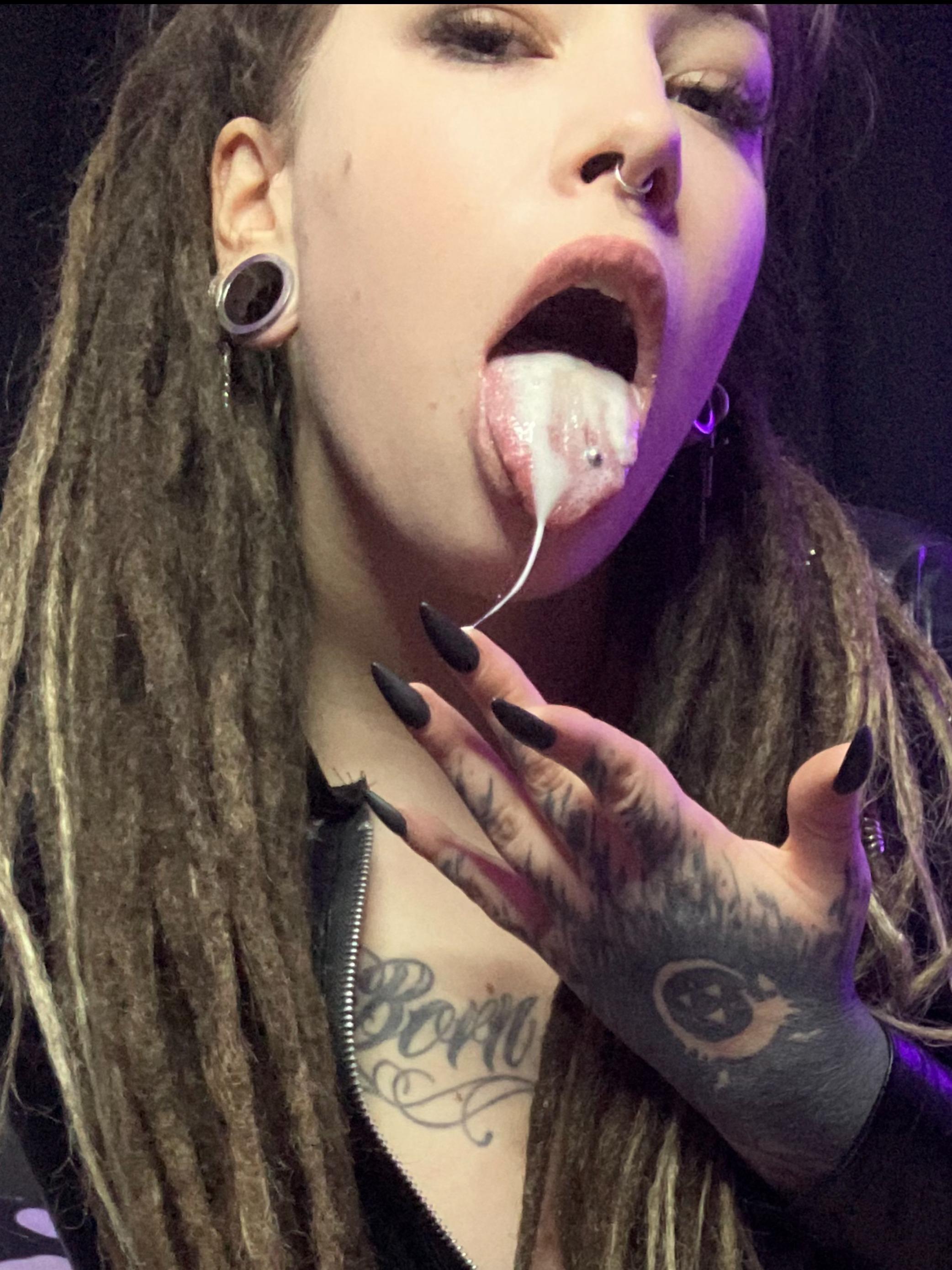 YOUR JIZZ BUCKET 😈😈😈 profile image