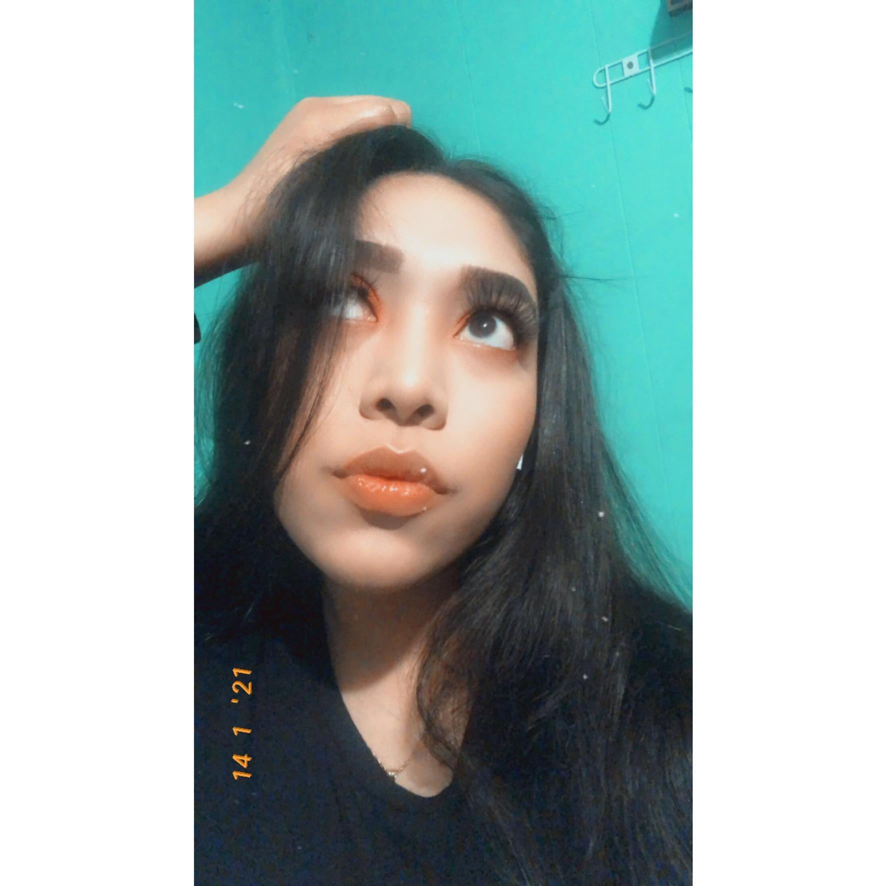 Esmi🤍 profile image