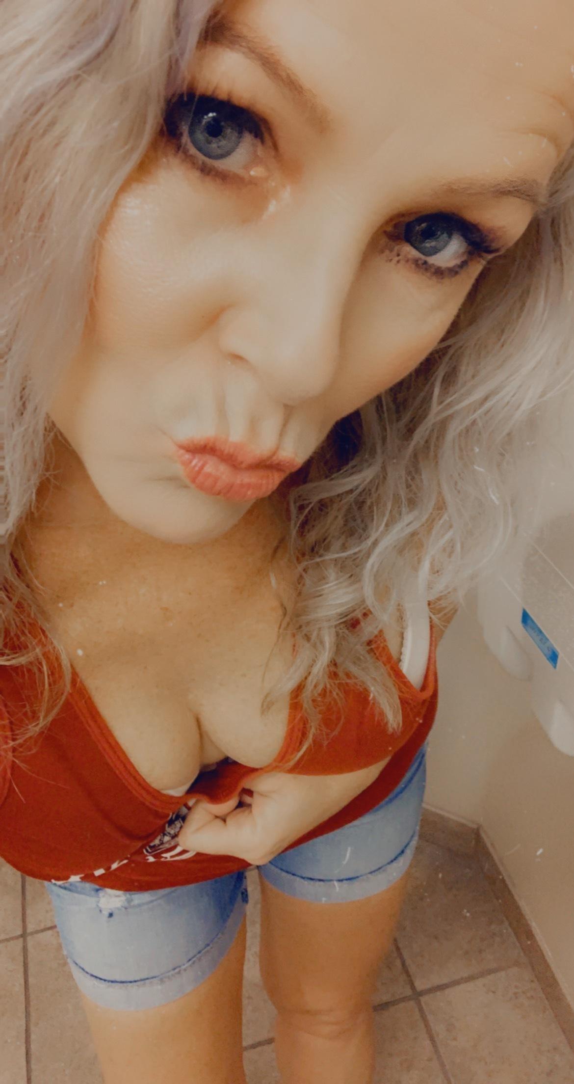 Cougar MOMMY profile image