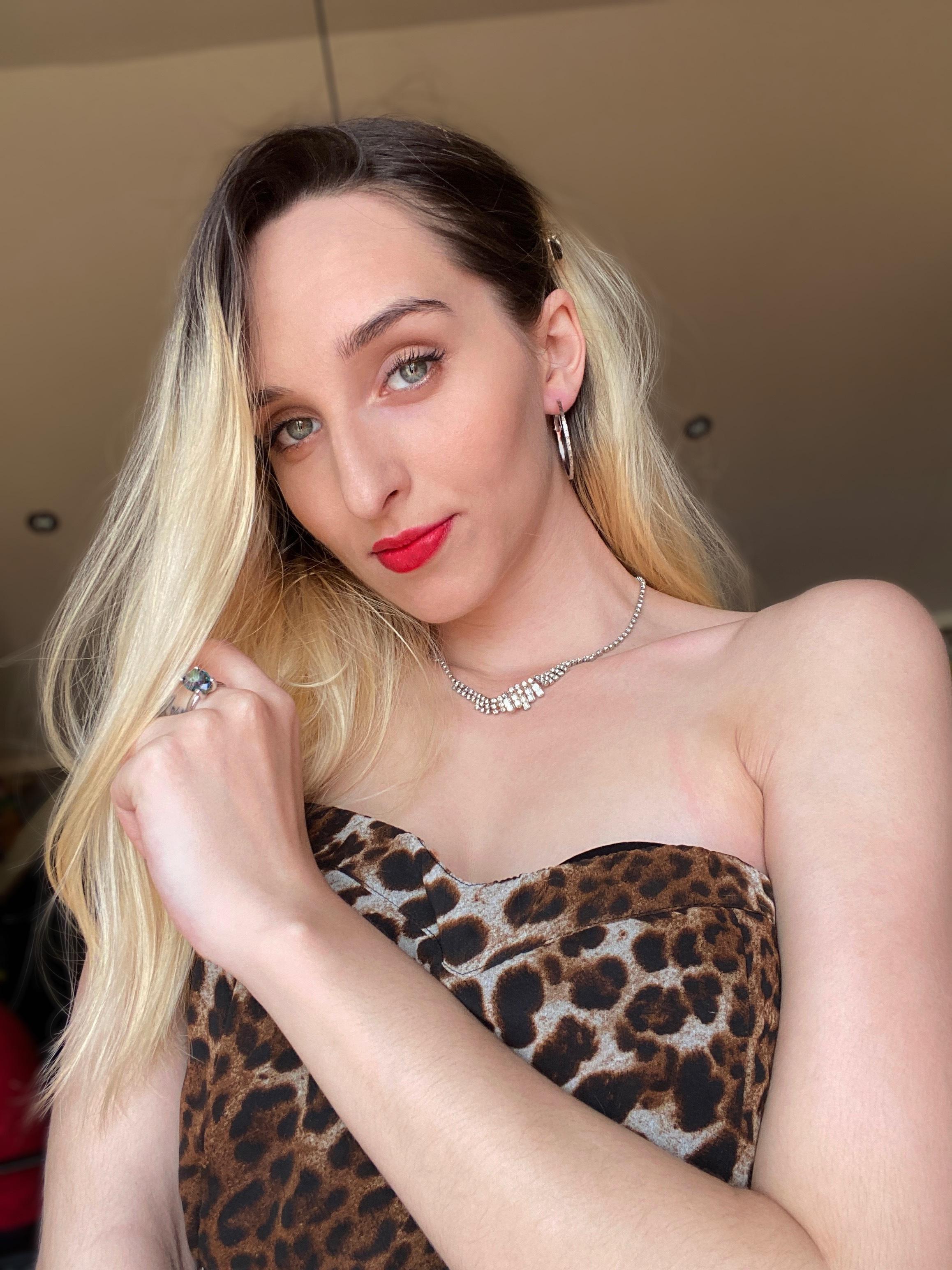 Kelly Overline profile image