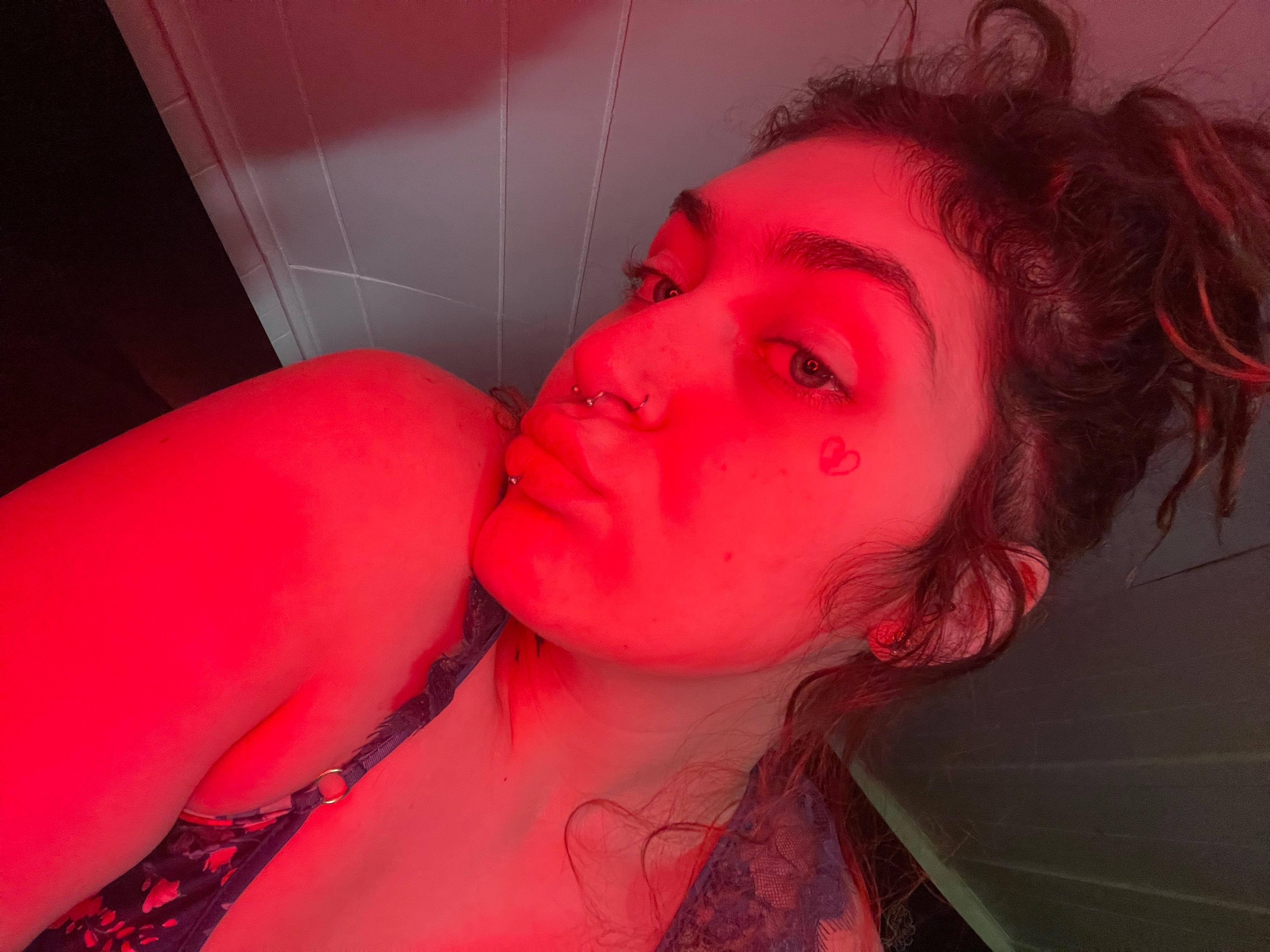 nicole 😘 FREE page profile image