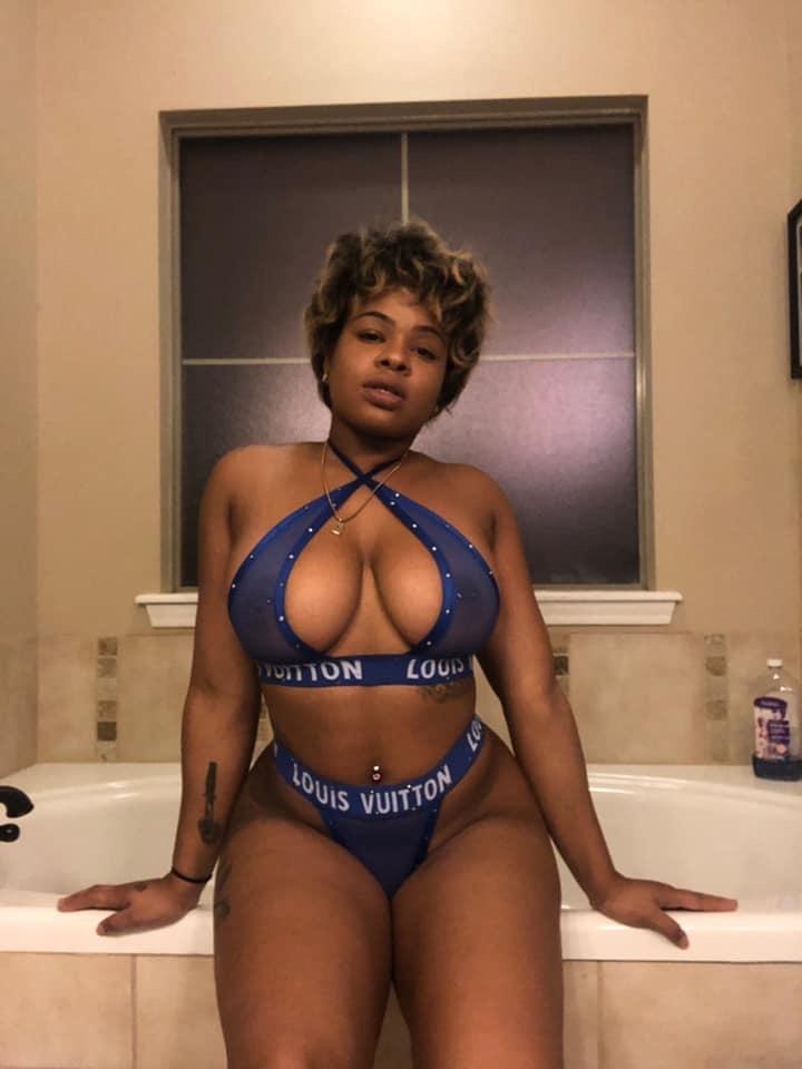 ✨Therosenburge ✨ profile image