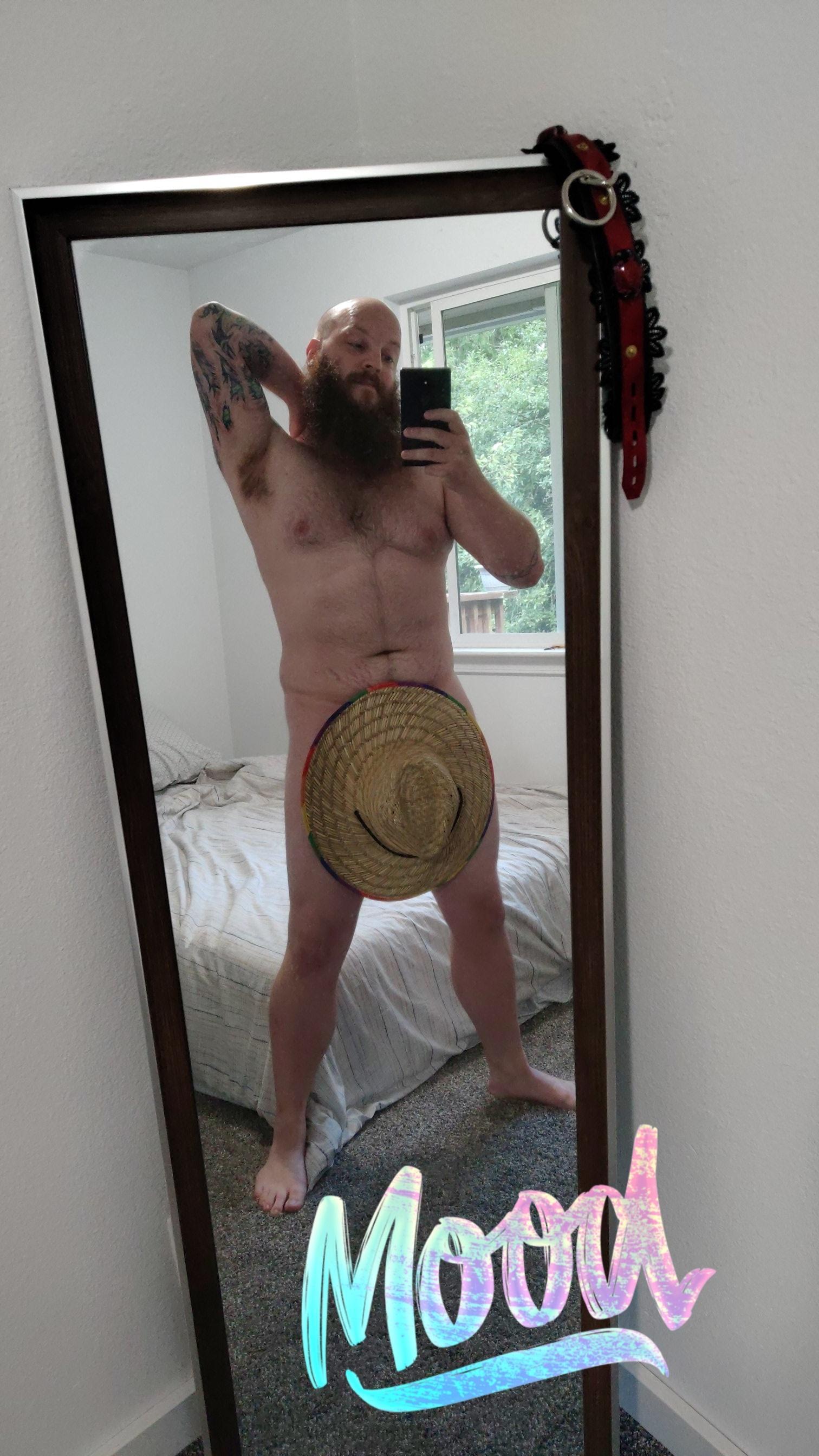 Sexy Naked Bearded Guy profile image