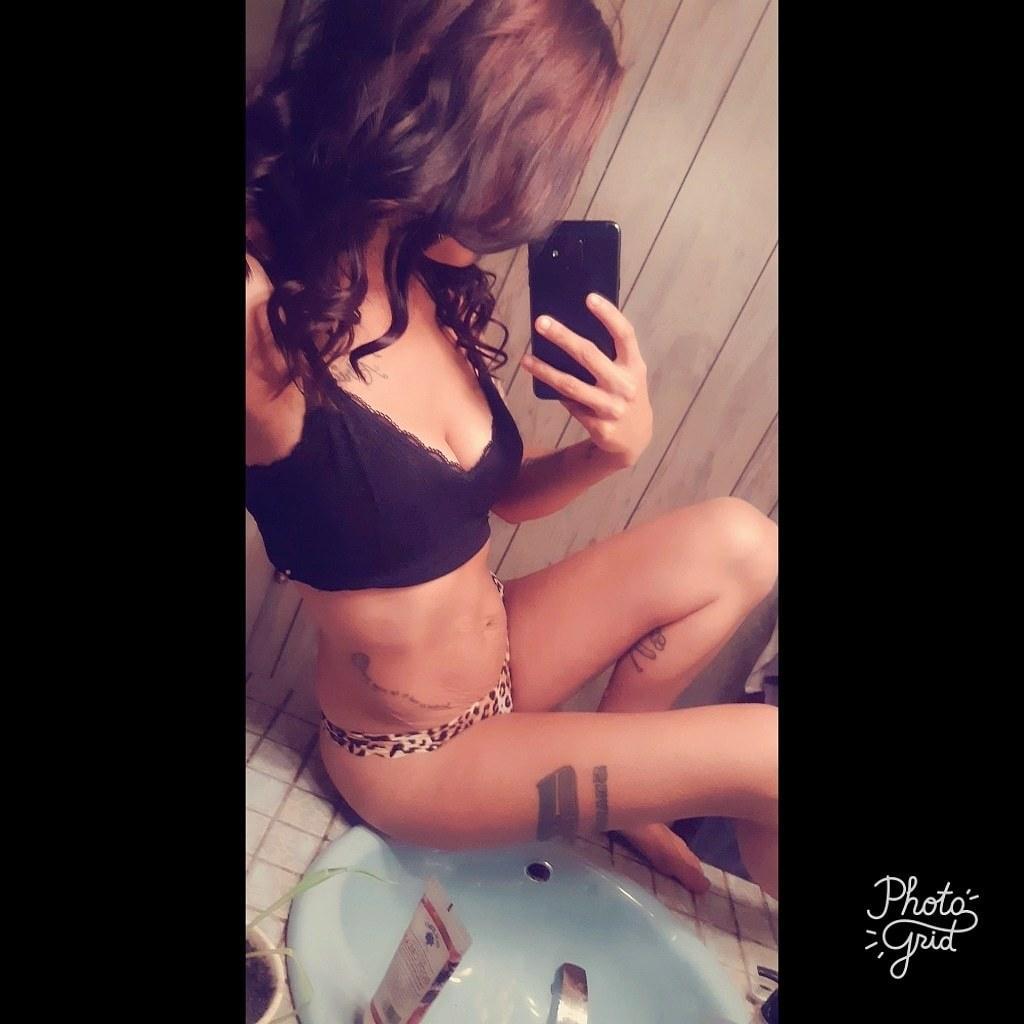 Rose V. profile image