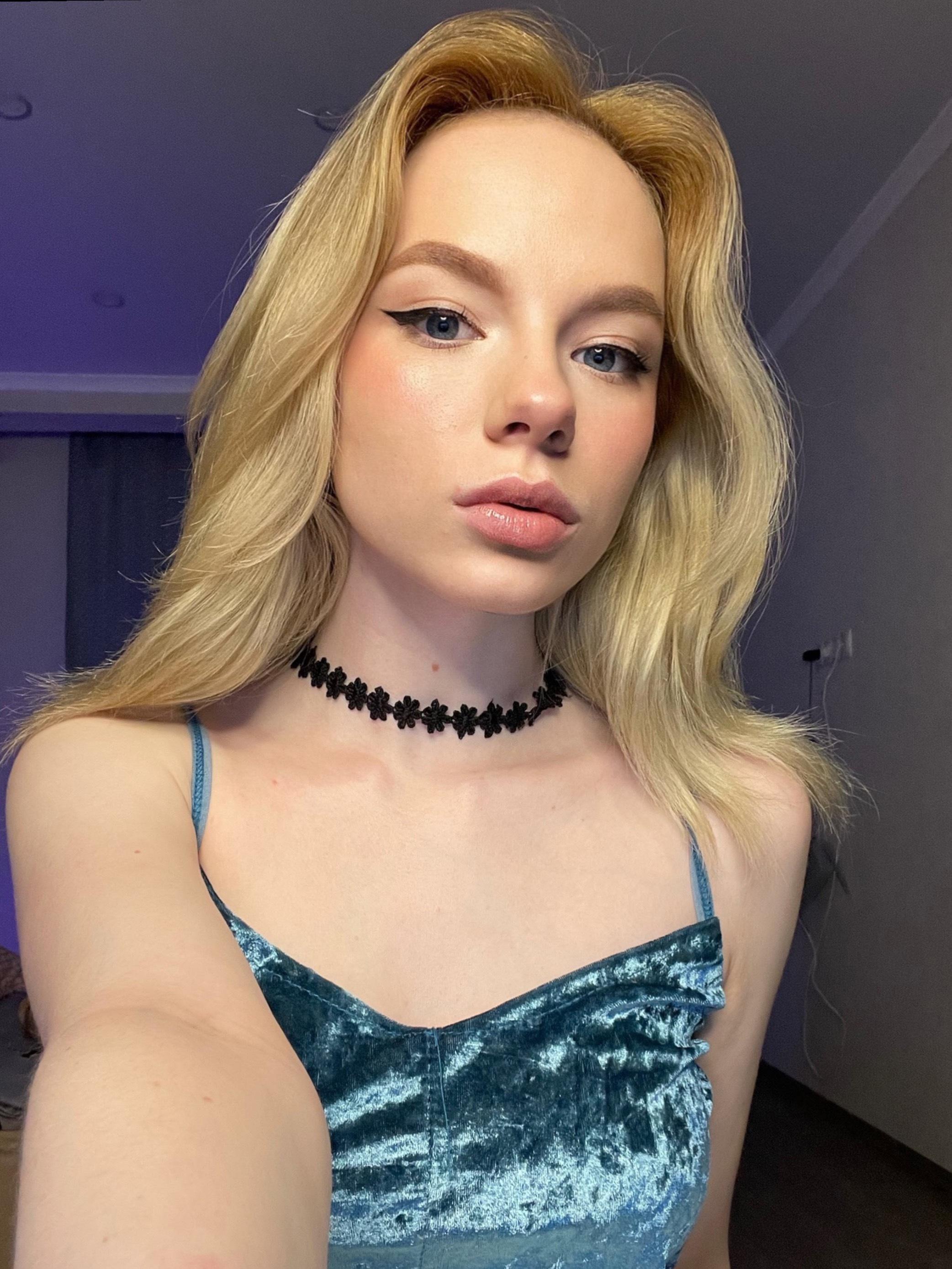 EmilyWood profile image