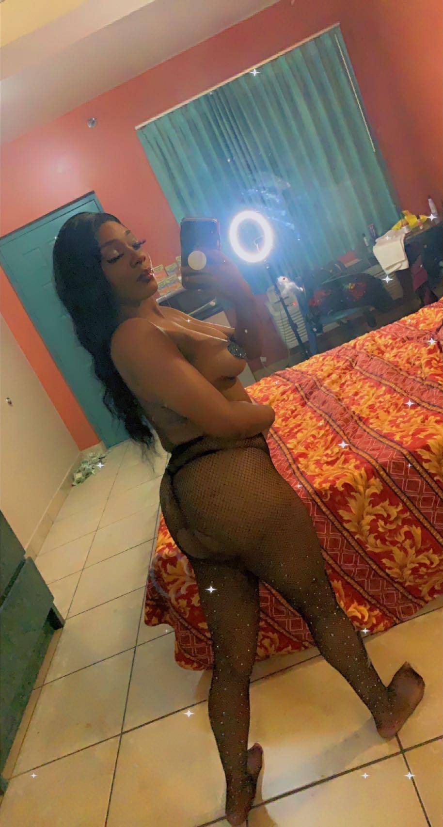 Chocolate 🍫 Cocaine 🤤 profile image