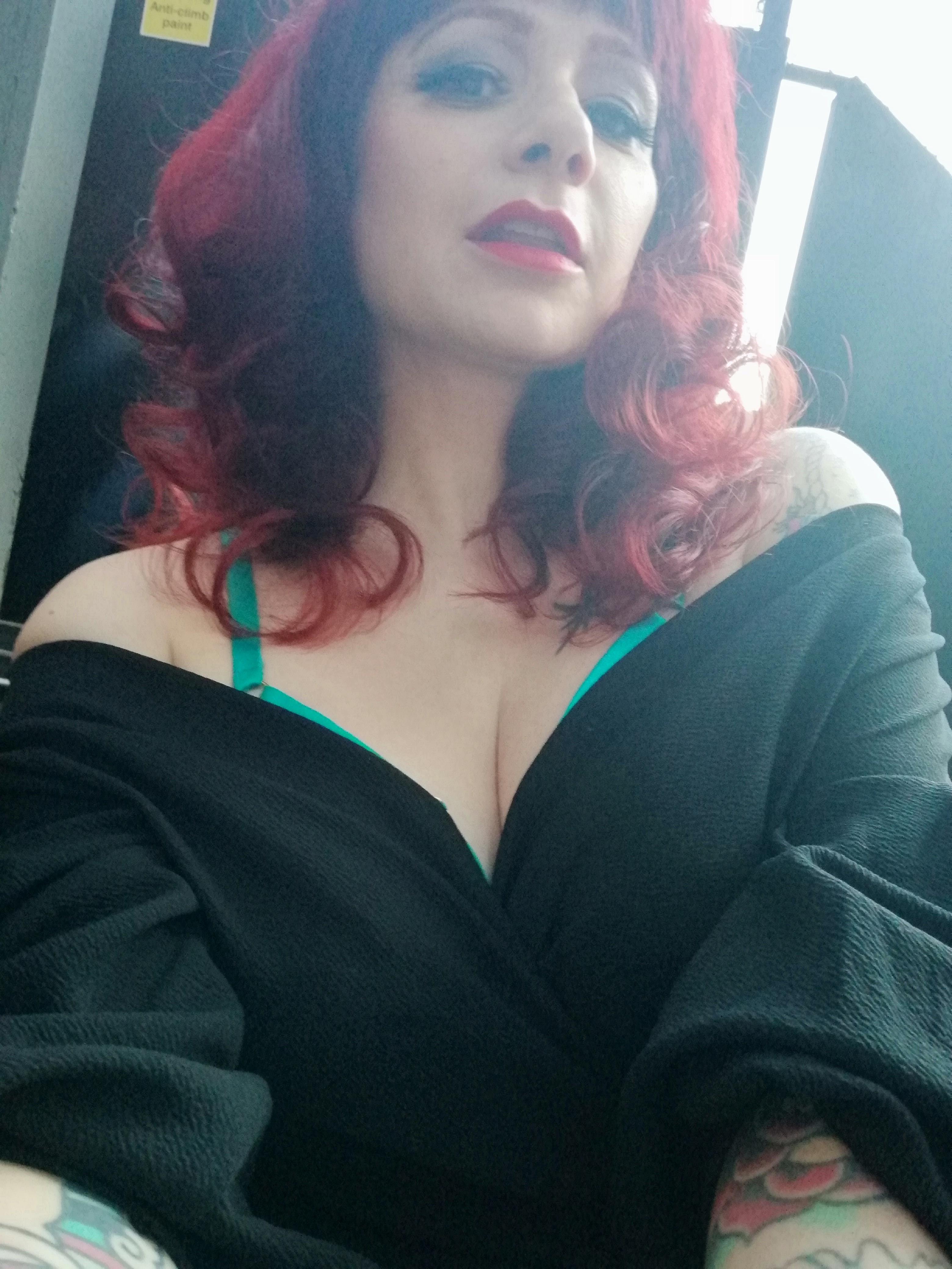 Anna Fur Laxis, curvy tattooed mature profile image