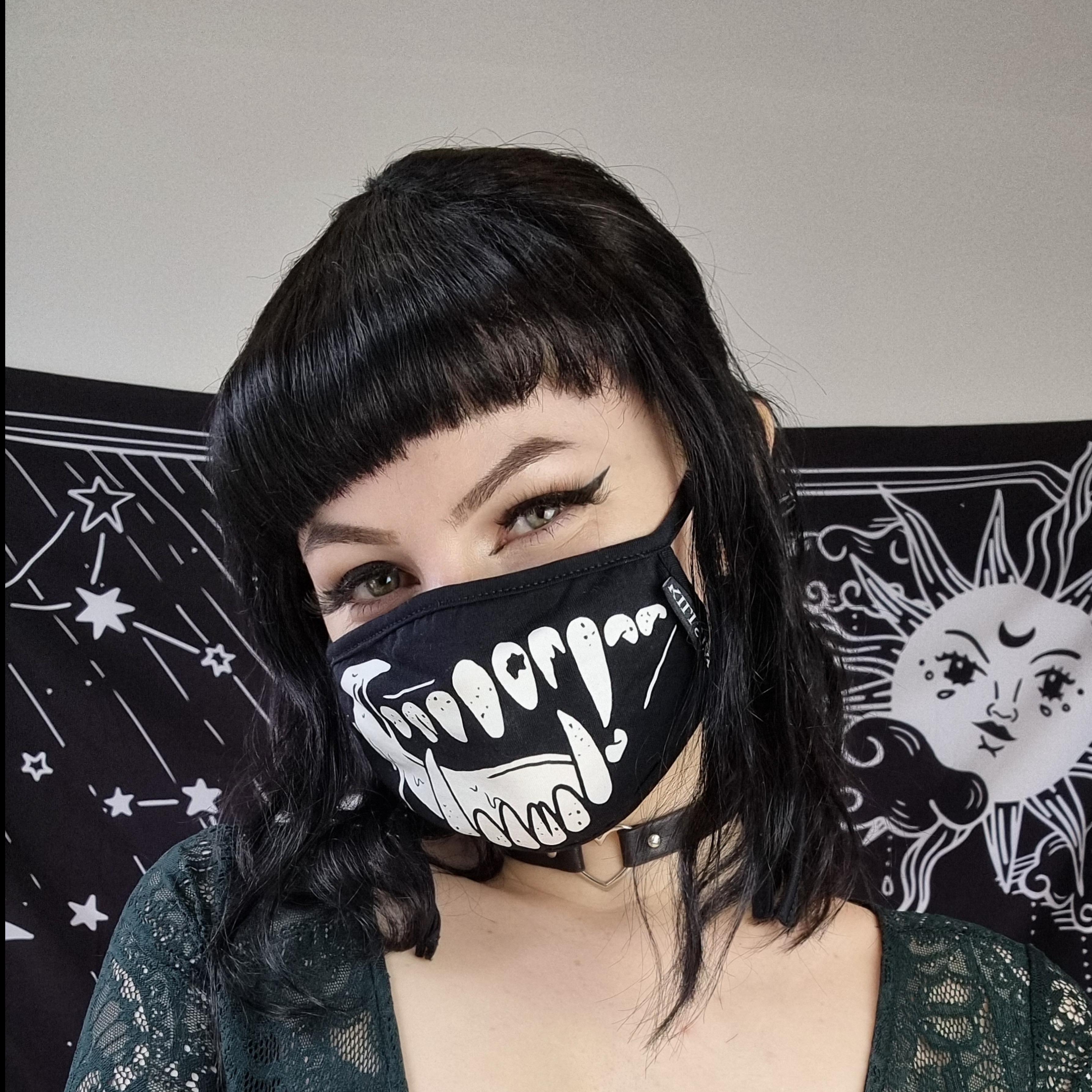 𝕮𝖆𝖑𝖑𝖎𝖊 💀 Alt/Goth Babe 🖤🤍 profile image