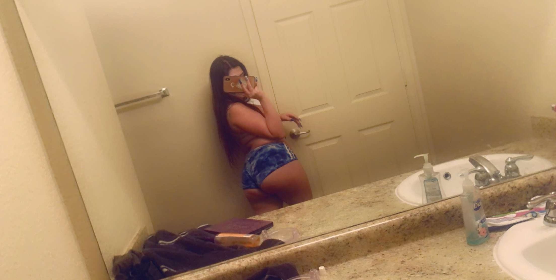 Nickiana profile image