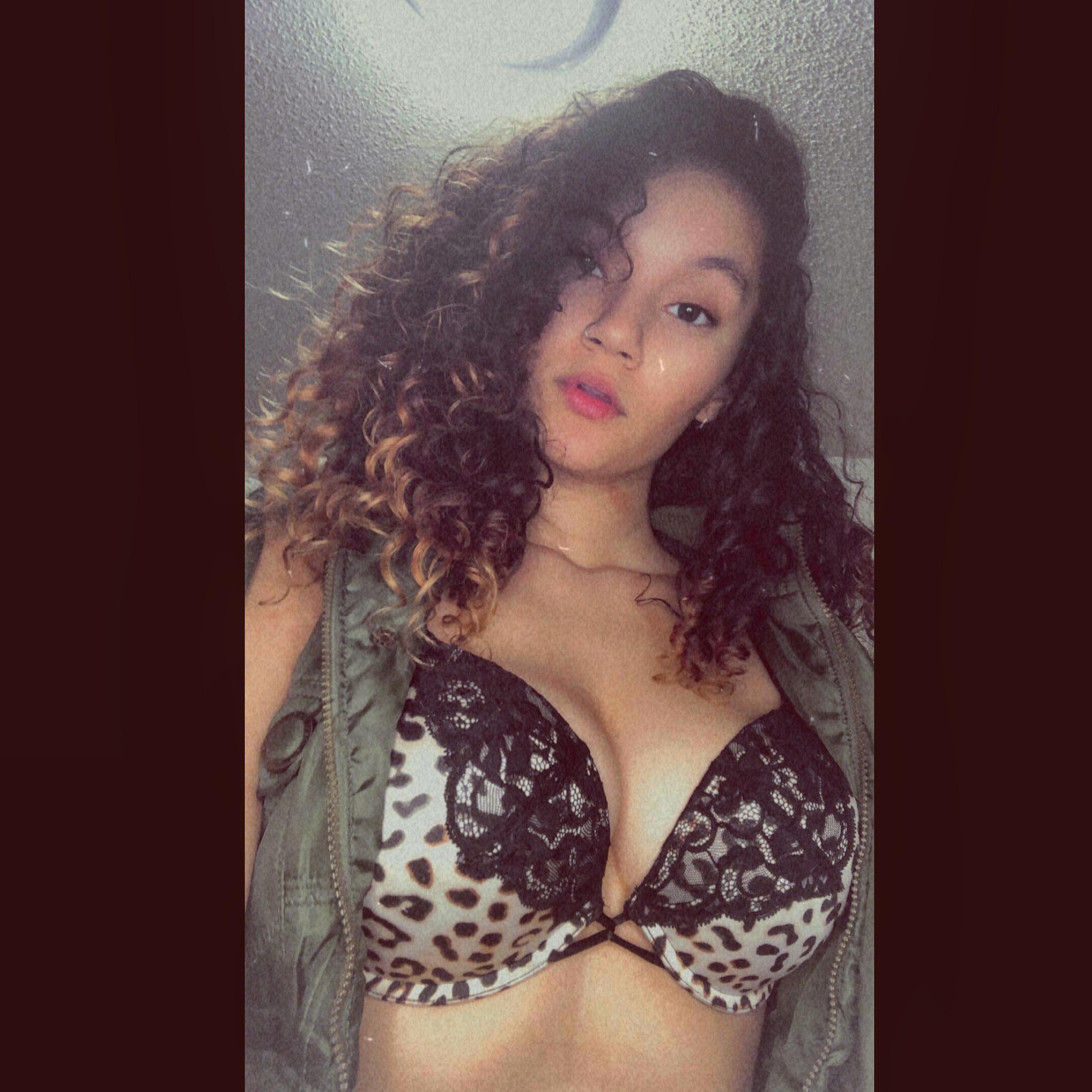 Velvet Plushy profile image