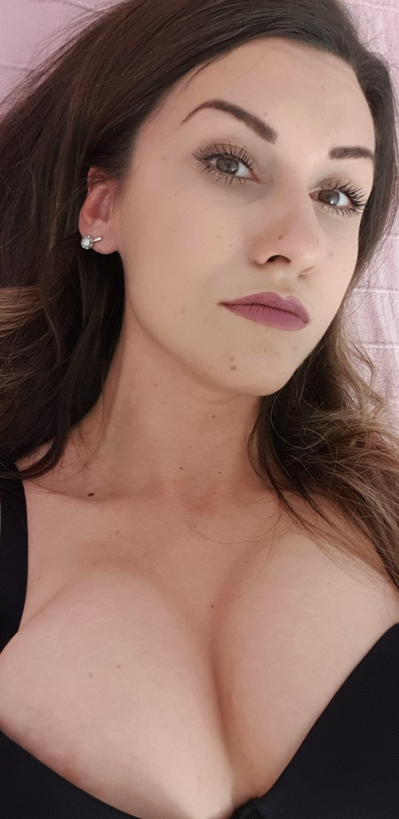 LauraLove profile image