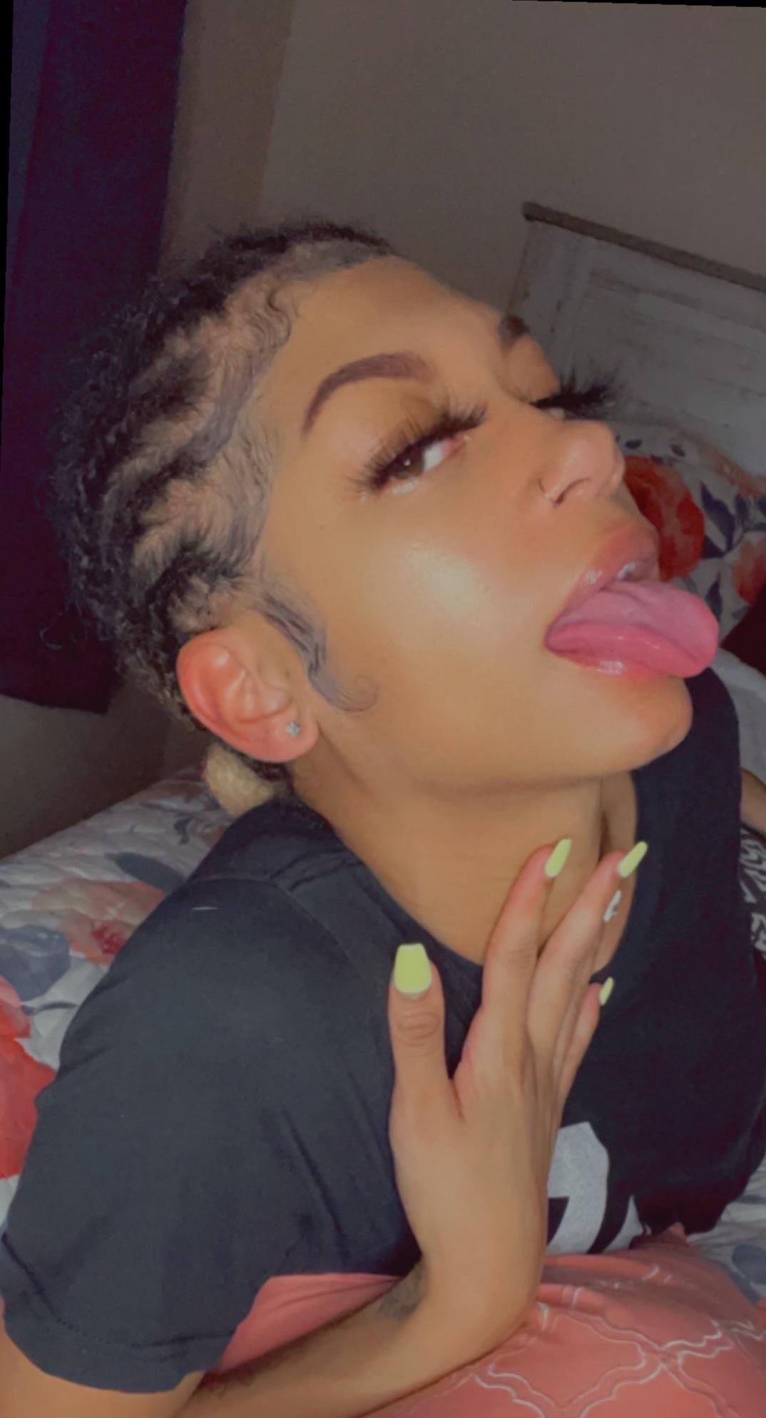 Molly Molls 🤪🤸🏼‍♀️ profile image