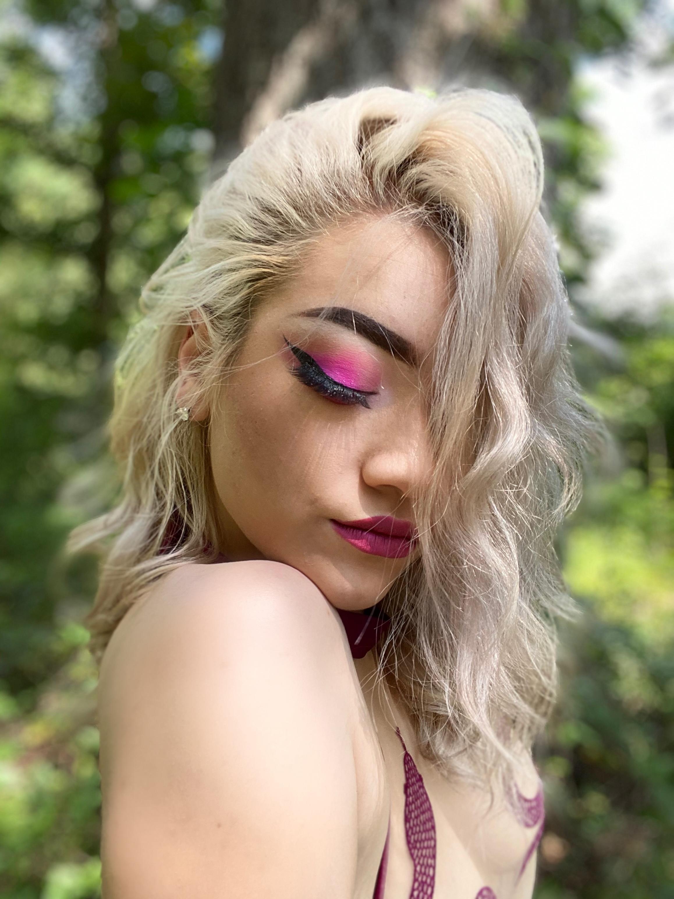 Rosie Rainbow profile image