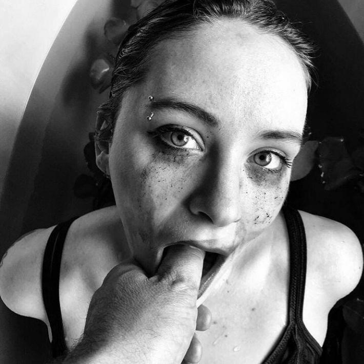 Milly Nicole profile image