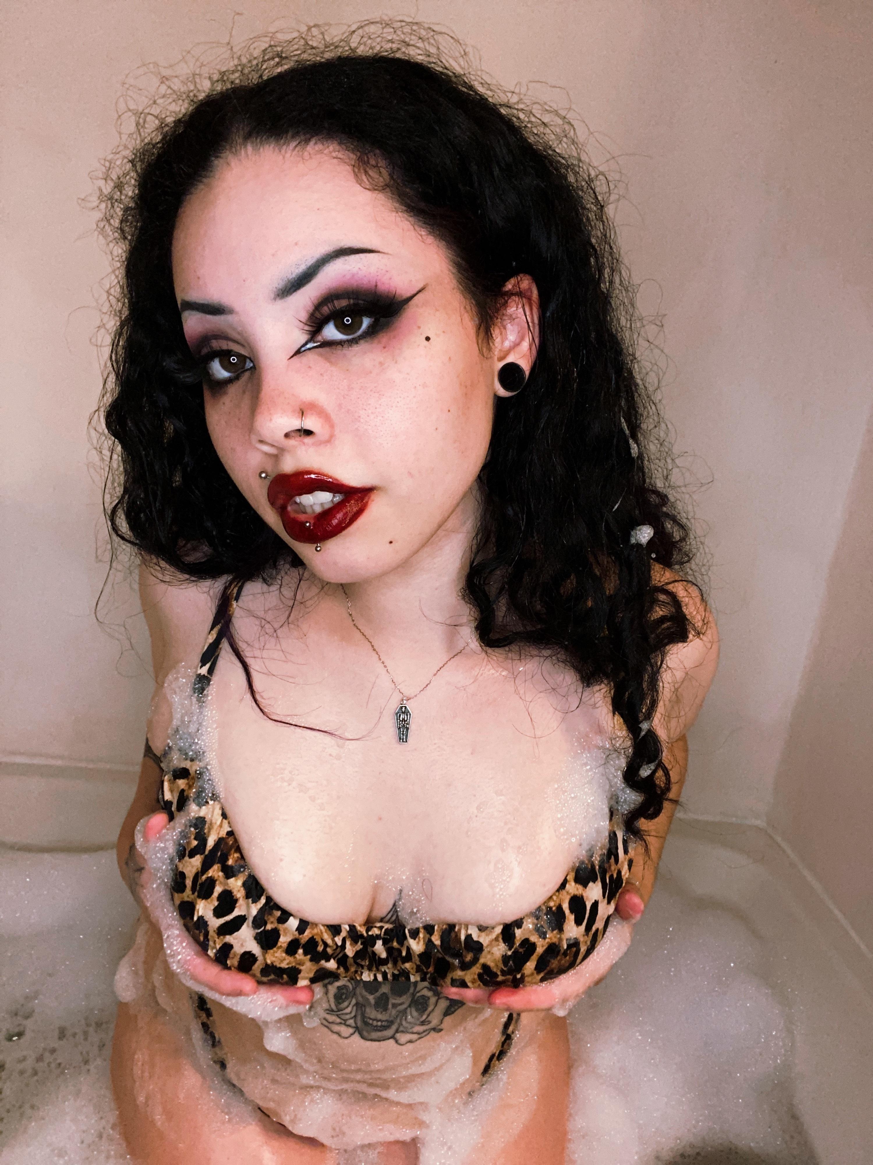 Horror Honey profile image