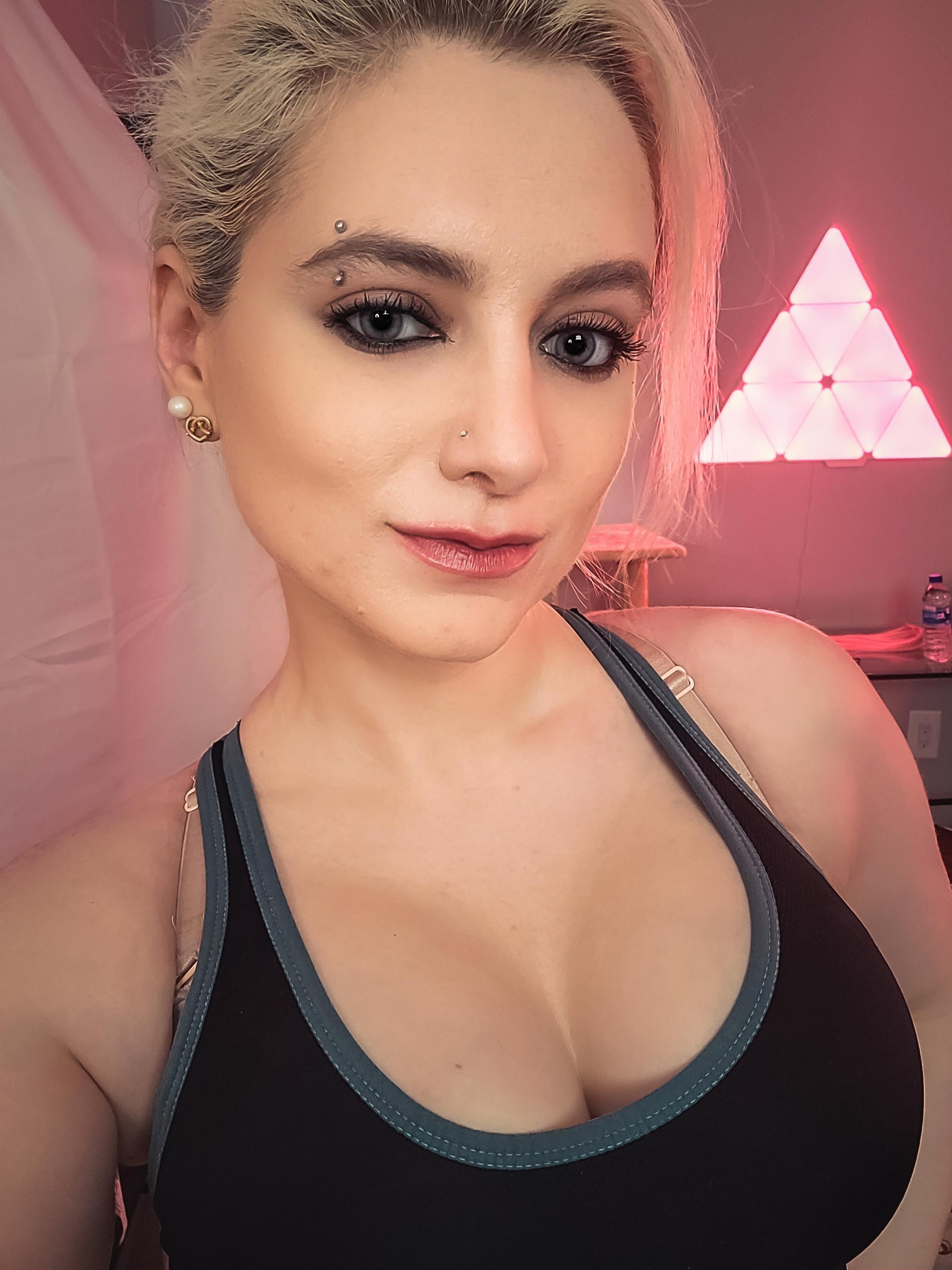 Chickenwingcandy profile image