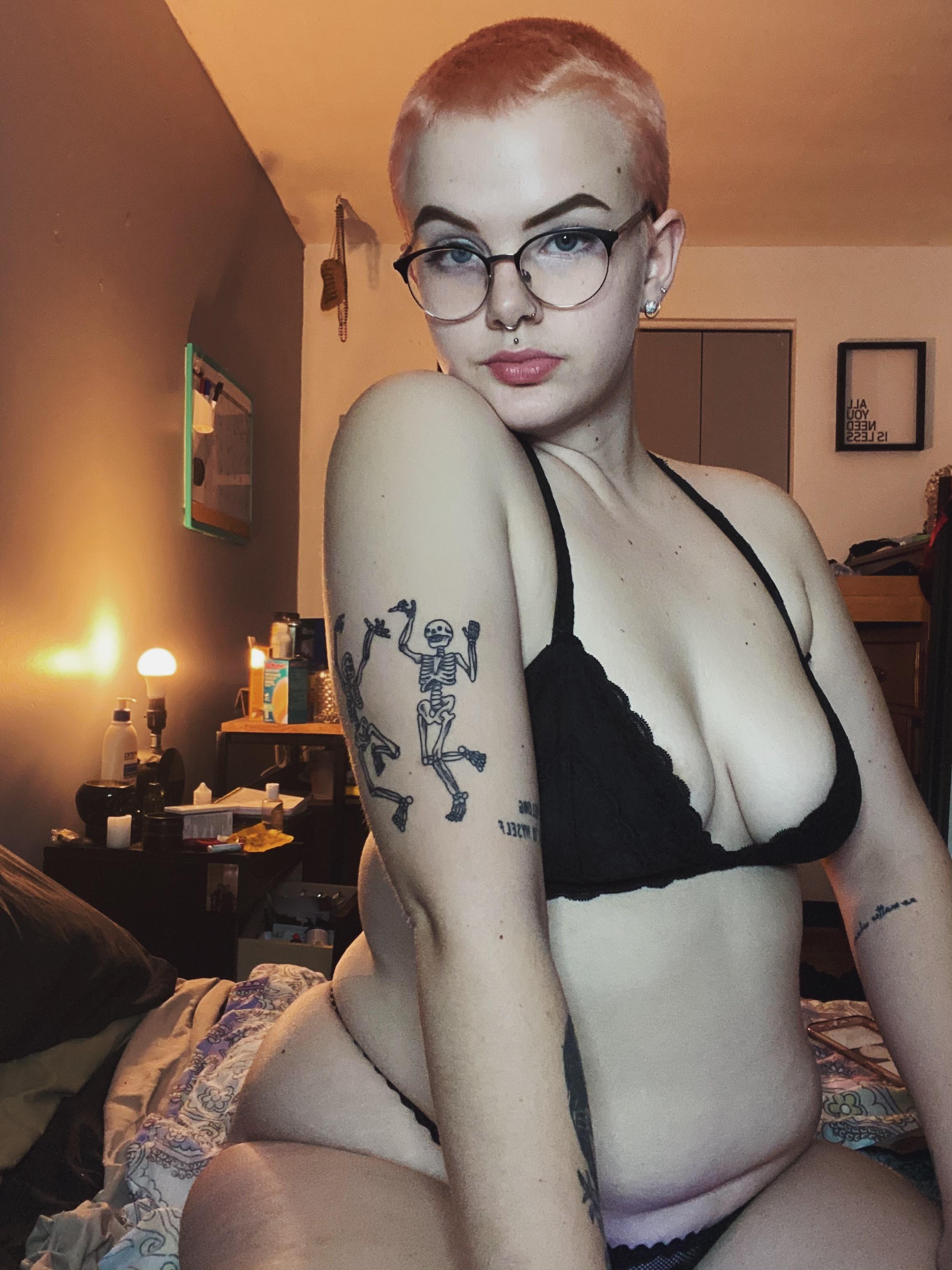 THICK 19 Y/O SLUT profile image