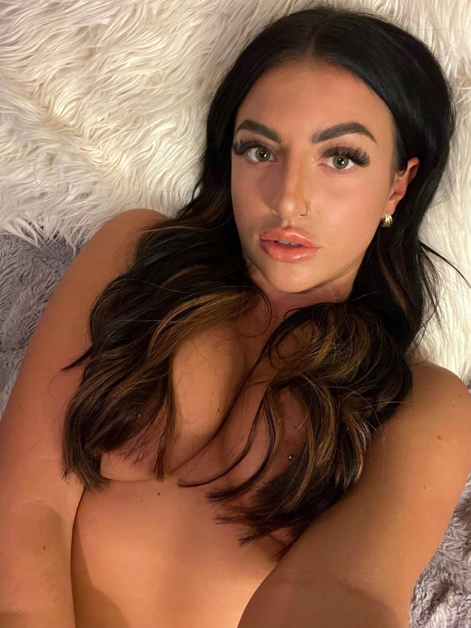 G 🫦 profile image