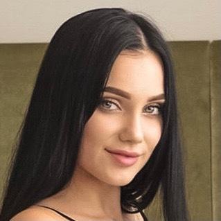 Polly_Pure_Official profile image