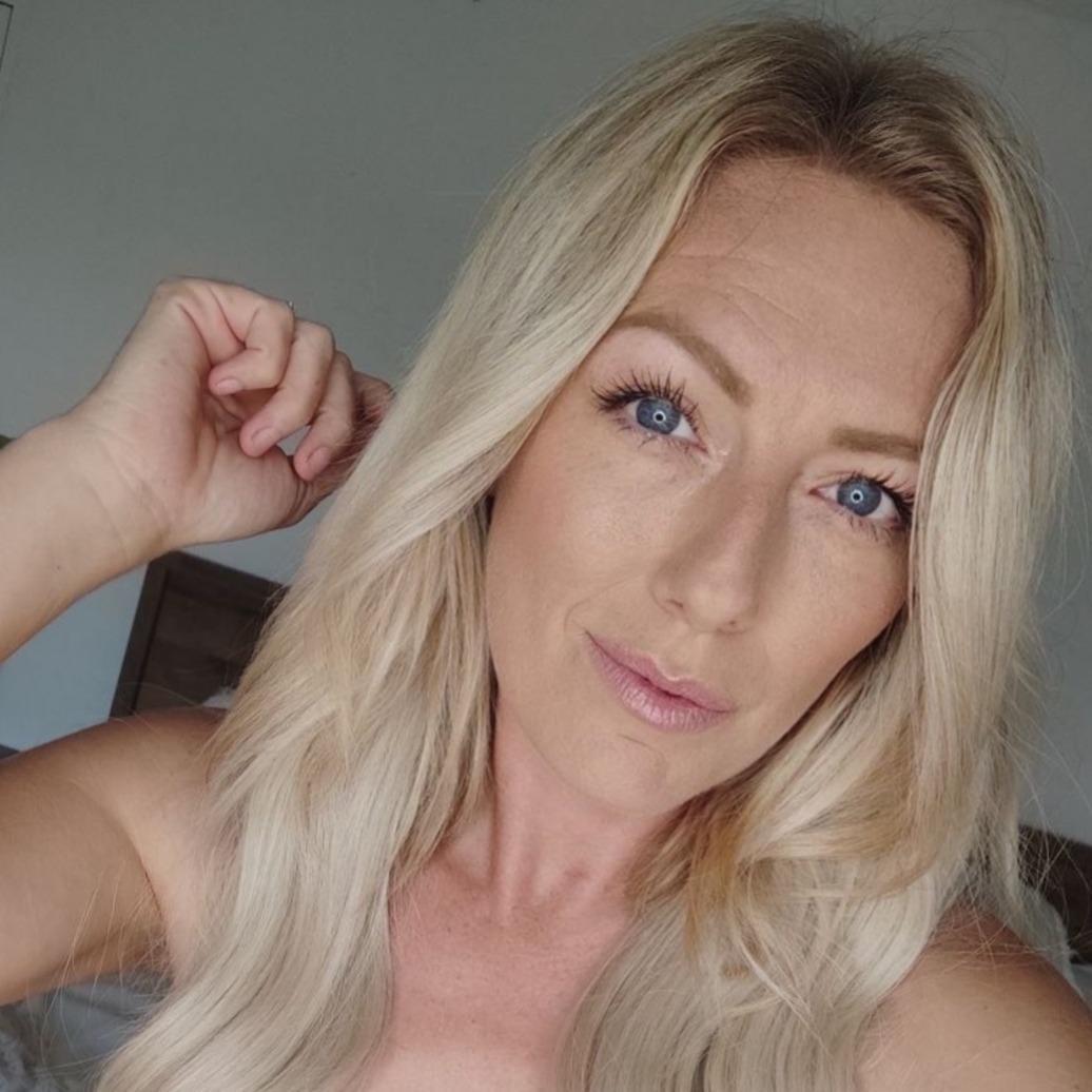 𝙋𝙊𝙇𝙇𝙔 𝙆𝙀𝙉𝘿𝘼𝙇𝙇 🍒 profile image