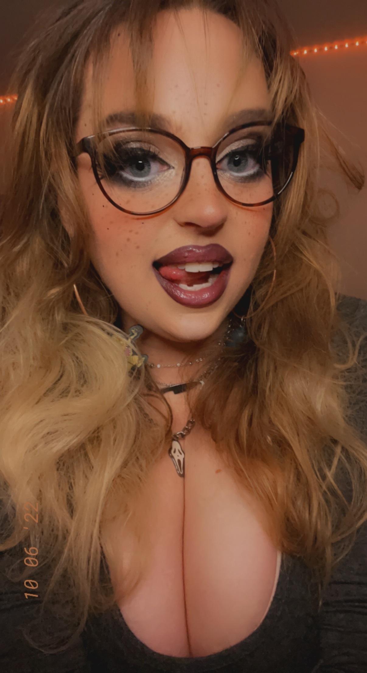 Manda 🌹NerdGirl profile image