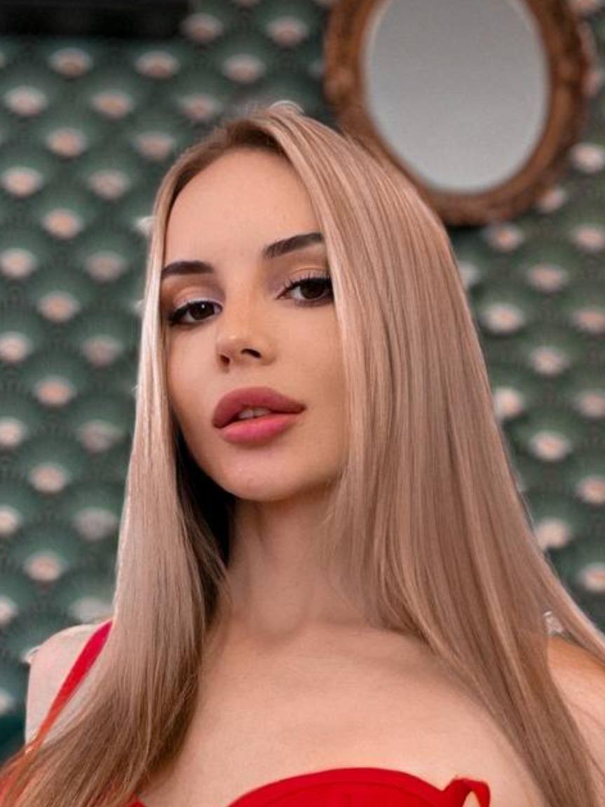 JESSICA ALBA Stepsister profile image