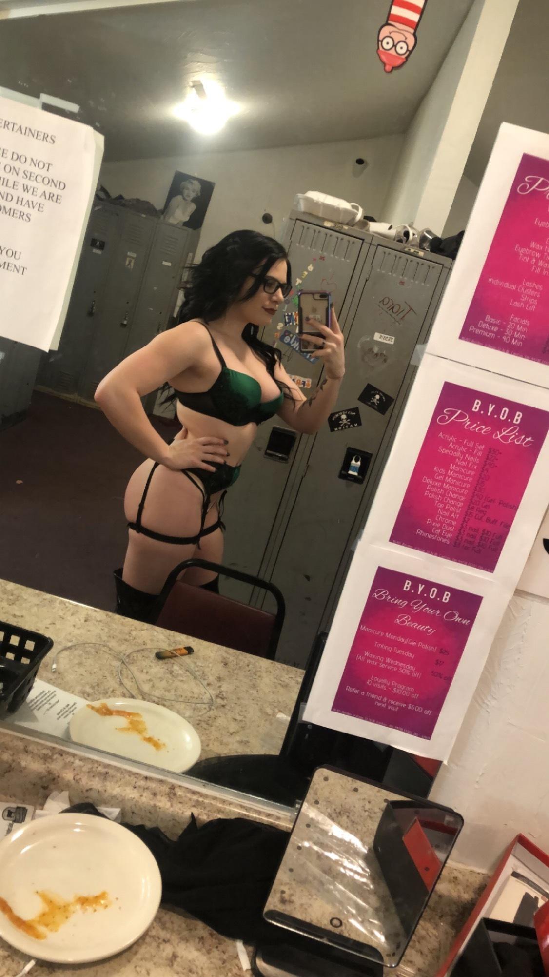 Zena🤪🖤 profile image