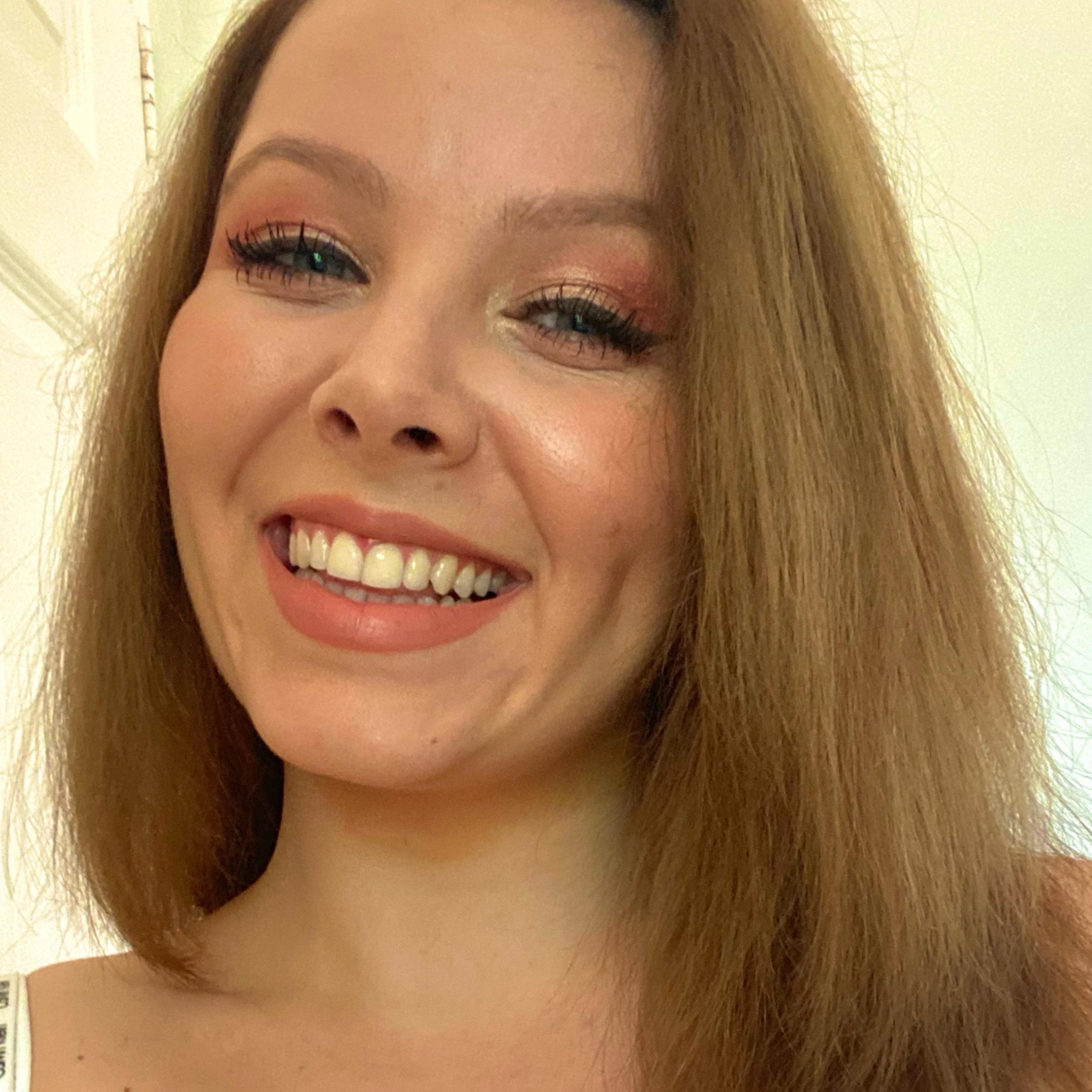 Bella The British Beauty Next Door 🥹🫶💗🍑 profile image