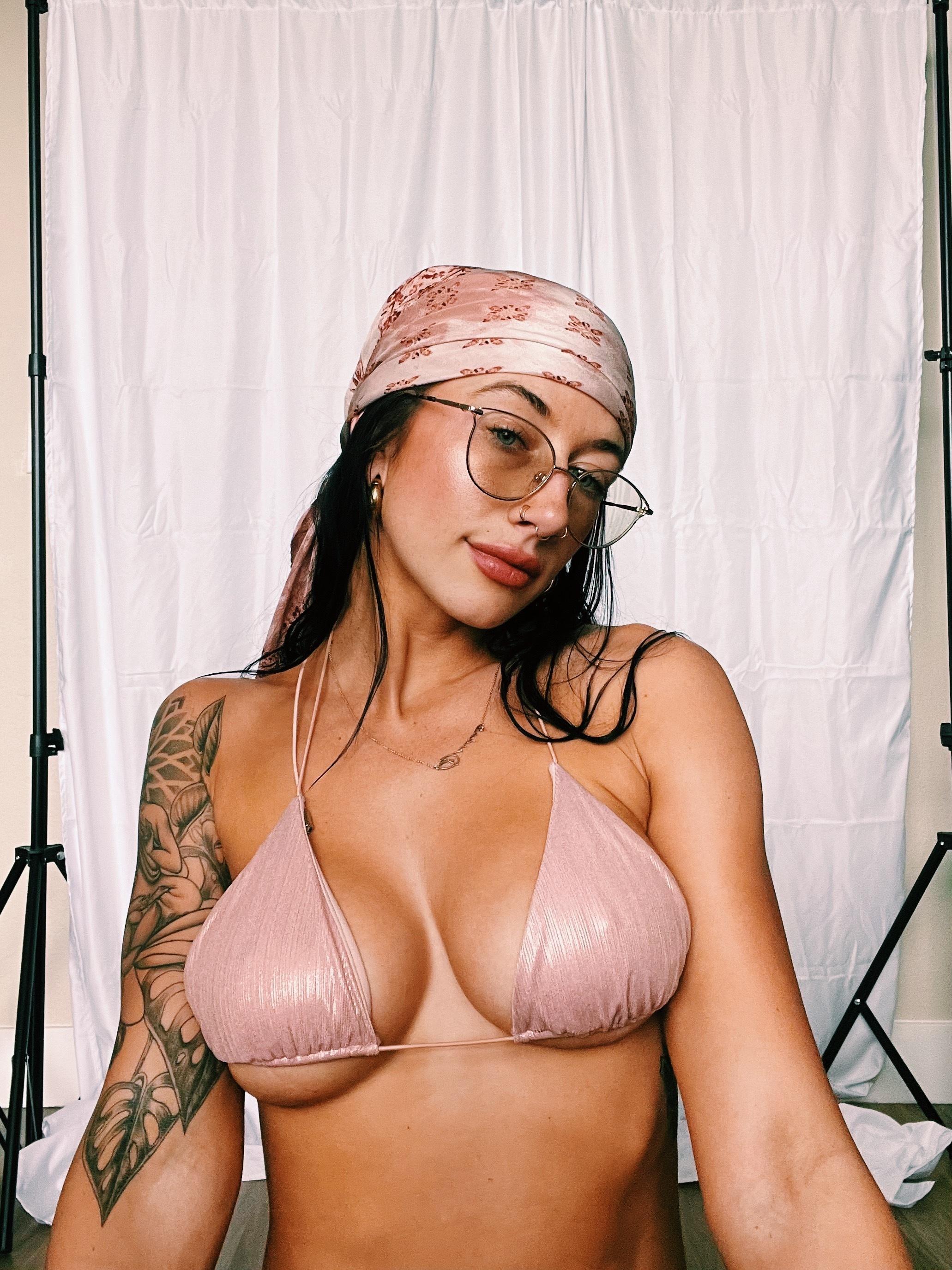 Molly Dixx 🌹 profile image