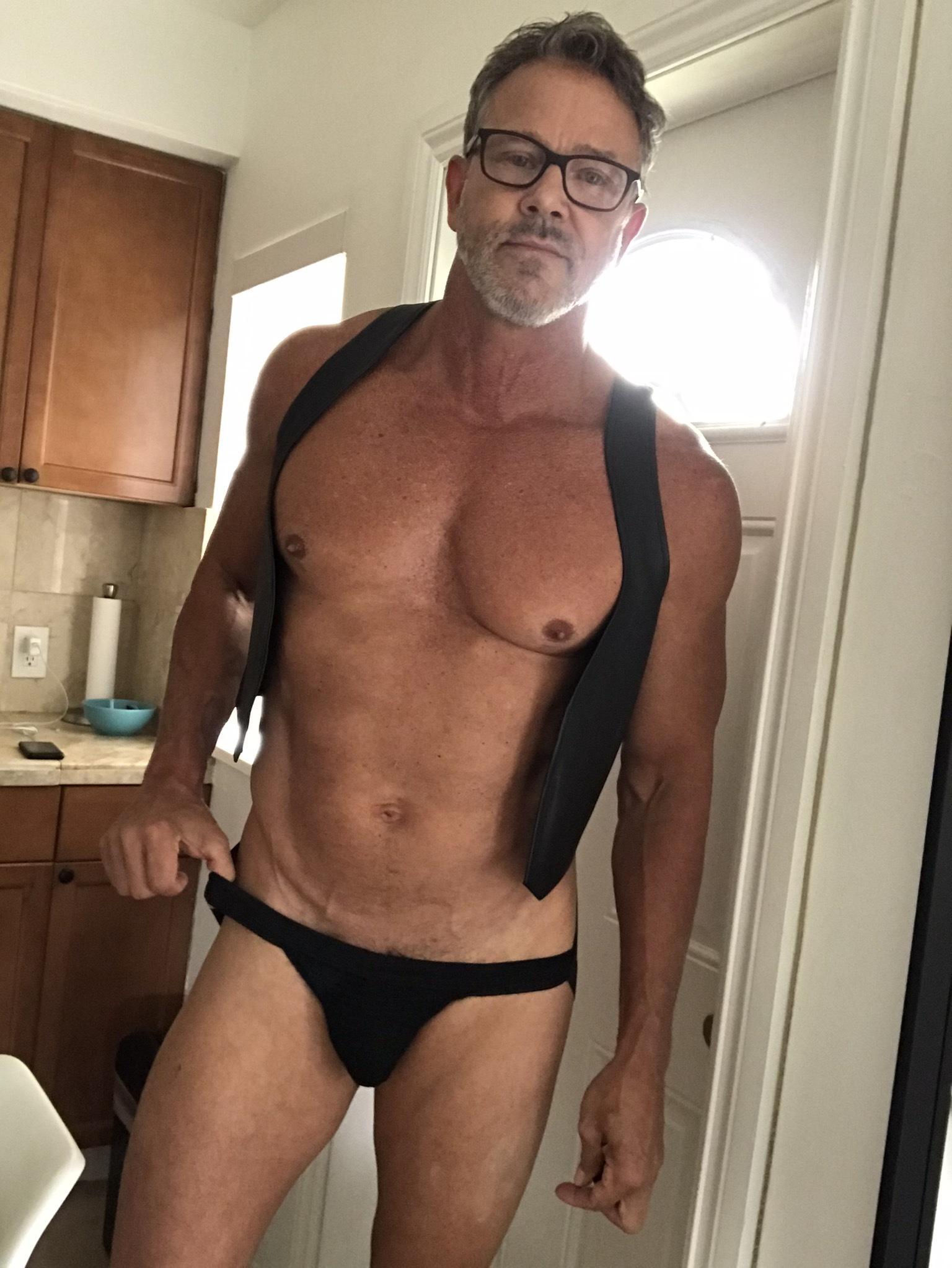 Travelingdean profile image