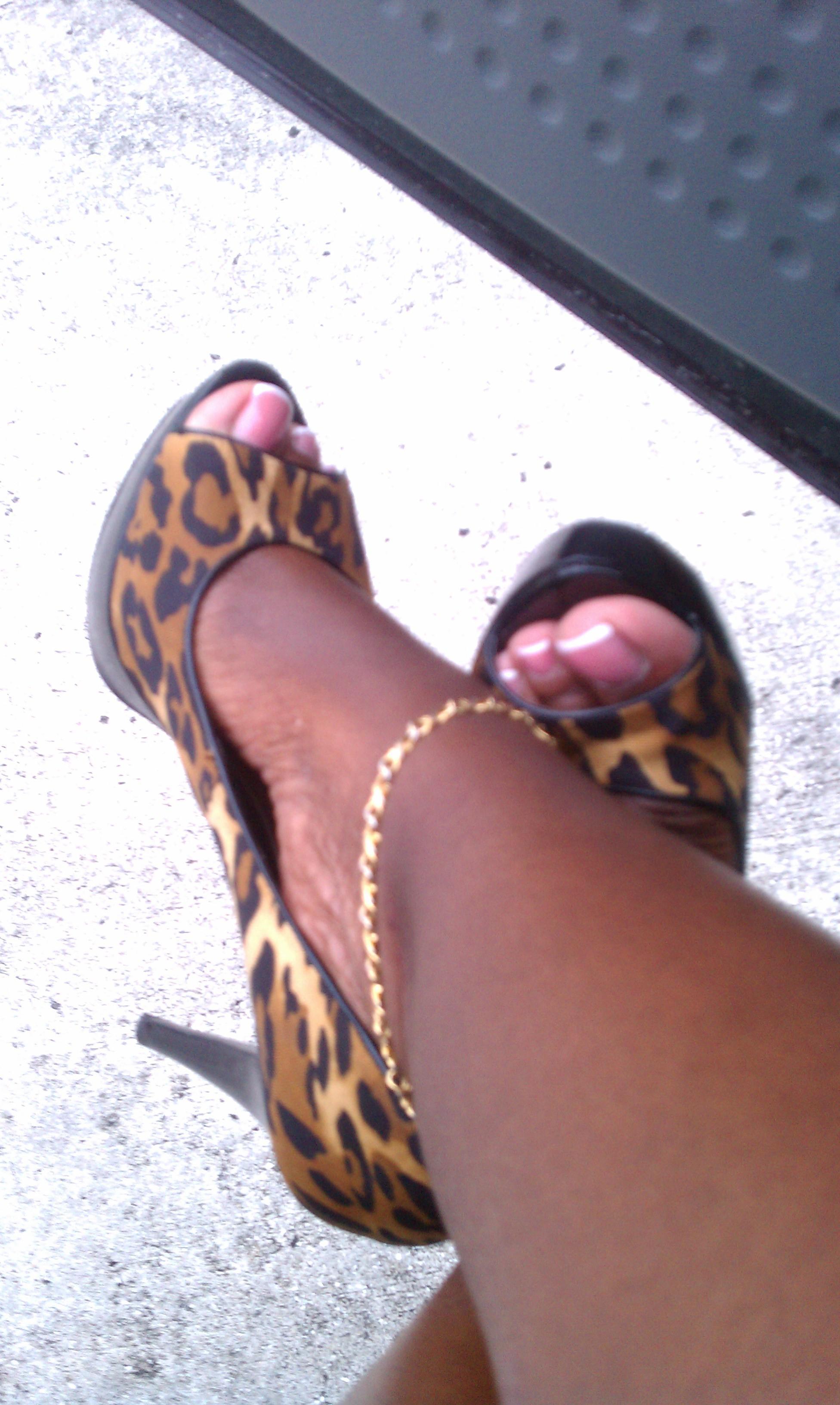 Phat Pussy and Cute feet profile image