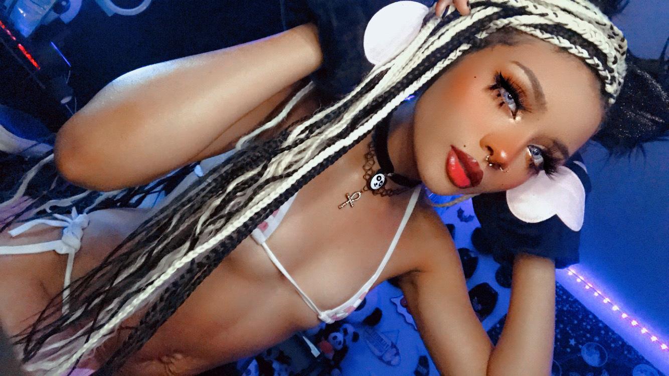 Wednesday The Vampire🥀🥃🍯 profile image