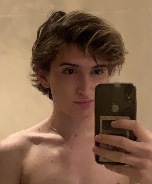 19 y/o playing with his thang ;) profile image