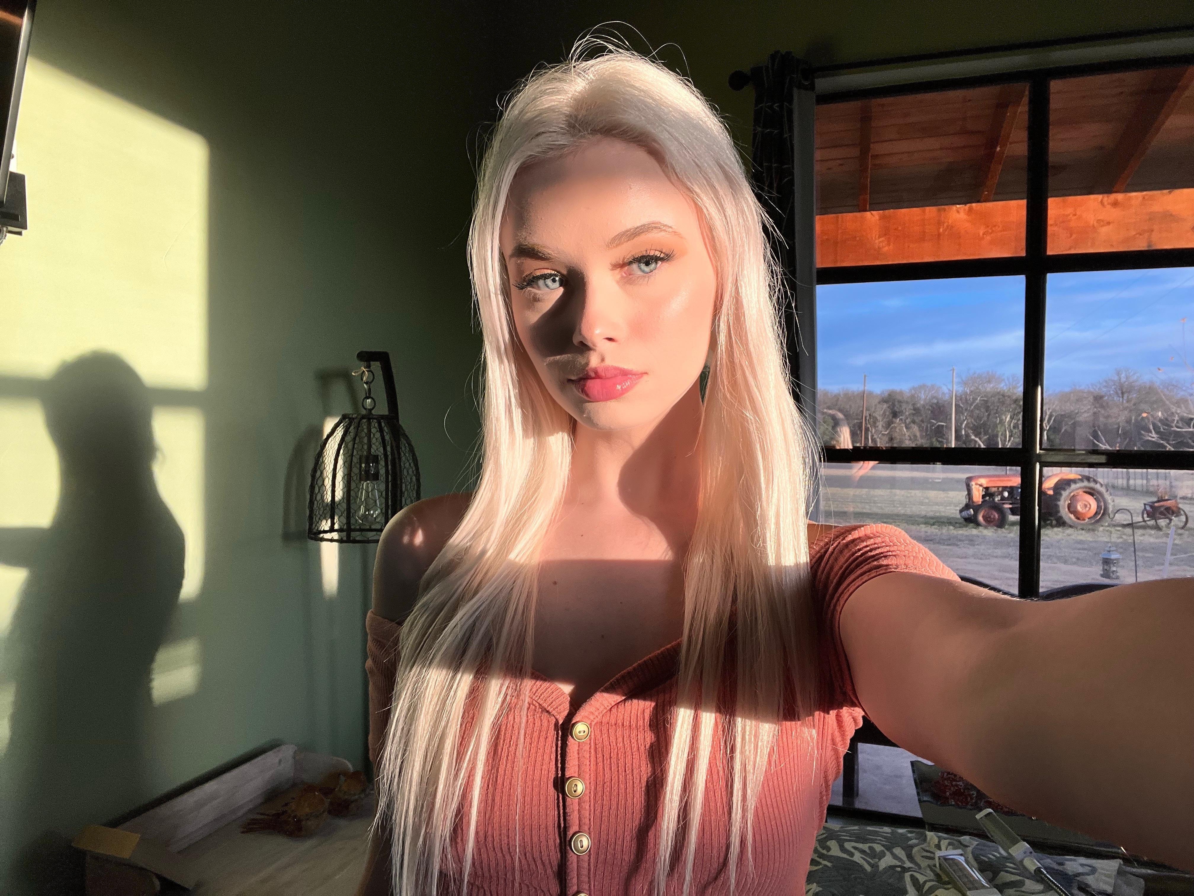 Alyssa 🌸  pretty pink pussy 🐱 profile image